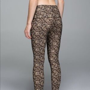 Lululemon /// Women’s Shine Tight Sequin Looking Leggings - Size 4